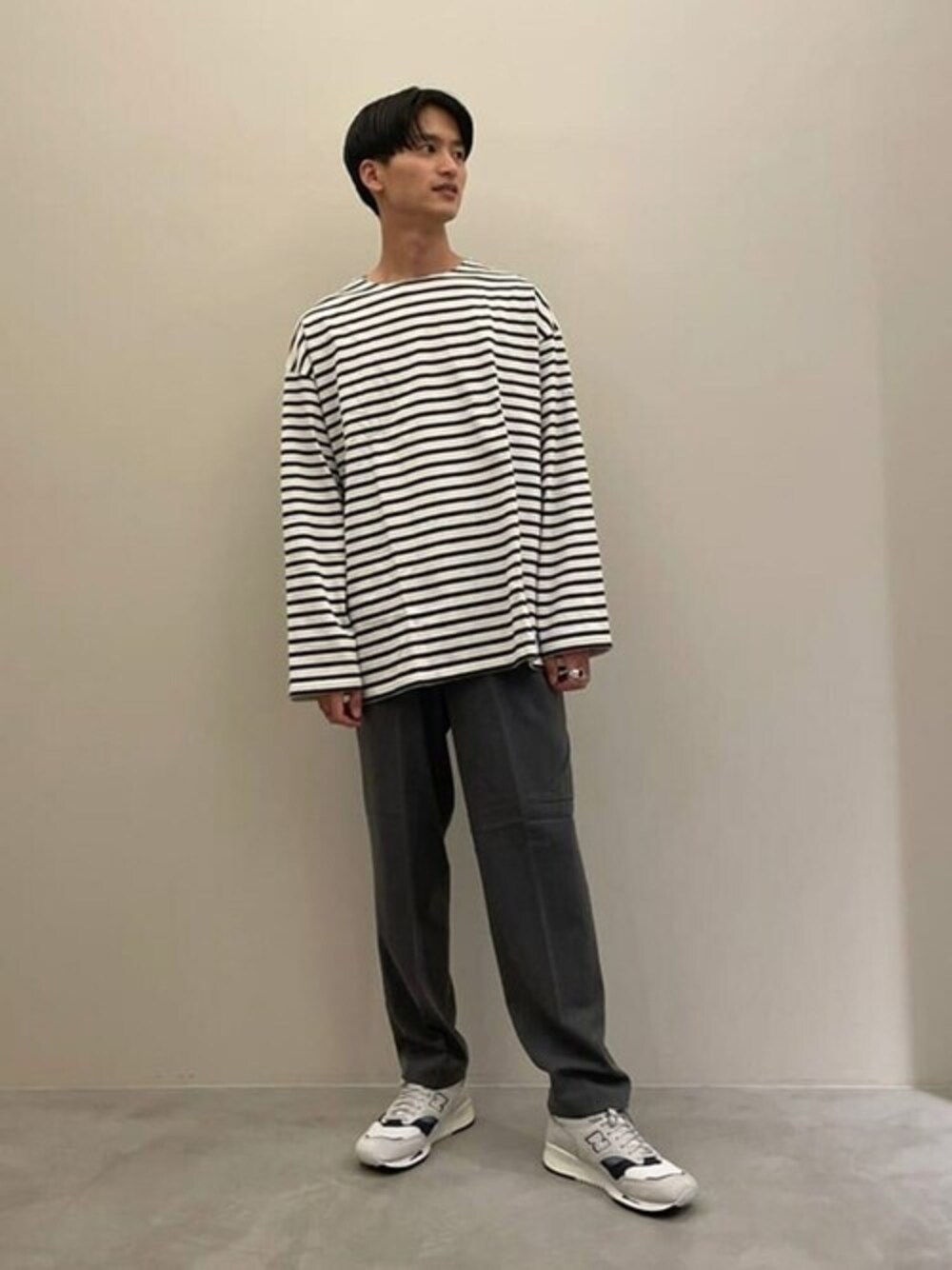 「スニーカー、ボーダー、New Balance、orcival、イージーパンツ、リラックススタイル、バスクシャツ、cellar door」｜「ORCIVALのORCIVAL | コットンロード ルーズTシャツ MEN（Tシャツ/カットソー、その他）」を使った、Bshopスタッフさん（メンズ・180cm）の秋コーディネートの1枚目の写真