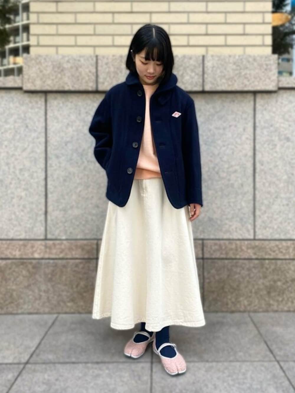 「クルーネックニット、Danton、カラーニット、ロングスカート、ウールジャケット、リラックススタイル、cellar door、drogheria Crivellini」｜「DANTONのDANTON | ウールモッサ シングルジャケット WOMEN（その他アウター、ブルー系）」を使った、Bshopスタッフさん（レディース・155cm）の冬コーディネートの1枚目の写真