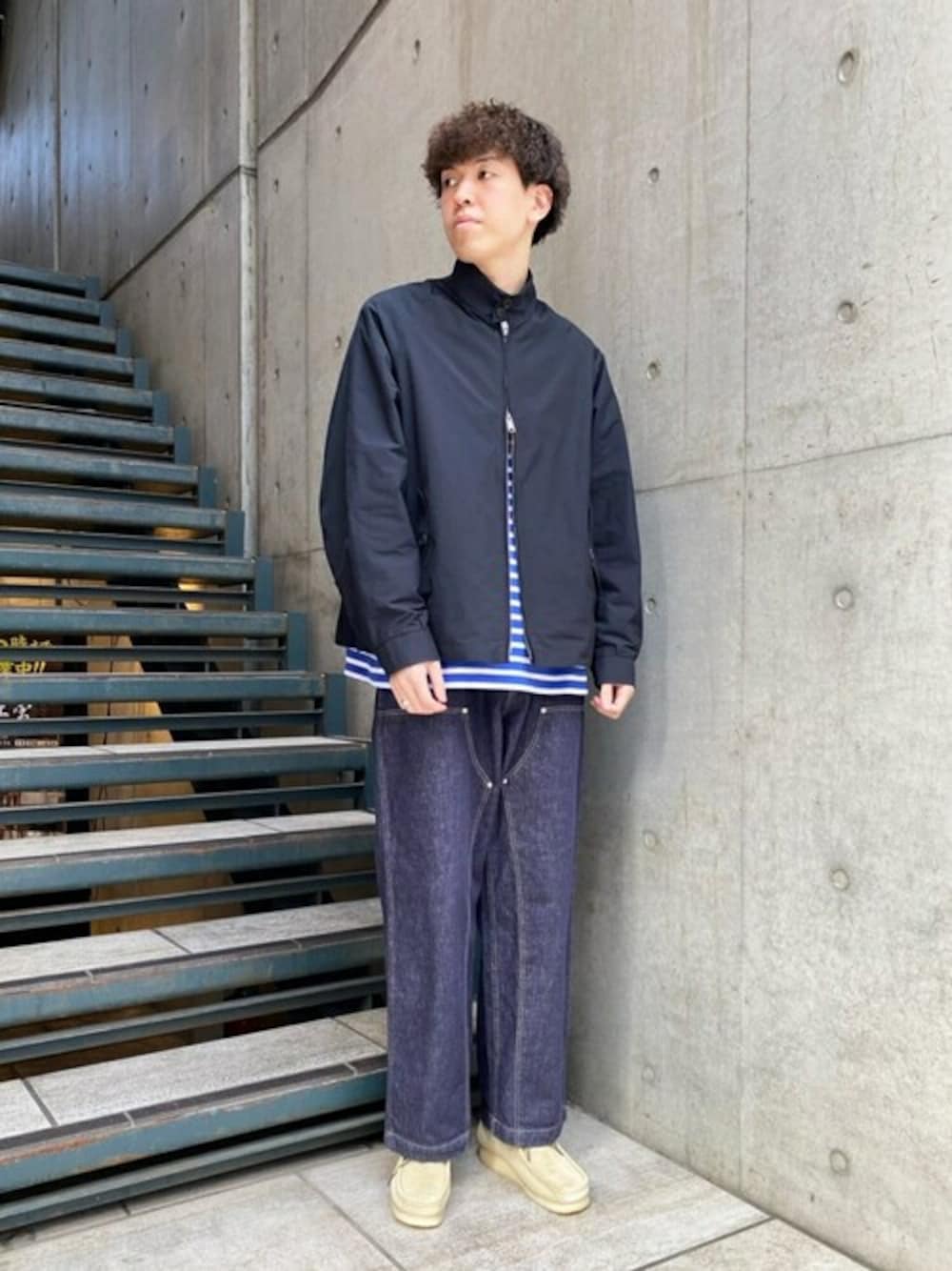 「ブルゾン、デニム、レイヤードスタイル、トラッド、レザーシューズ、orcival、clarks、バスクシャツ、BARACUTA」｜「ClarksのClarks | WALLABEE MAPLE MEN（その他シューズ、ブラウン系）」を使った、Bshopスタッフさん（メンズ・184cm）の春コーディネートの1枚目の写真