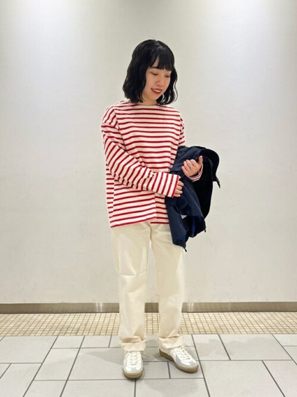 「スニーカー、デニム、ボーダー、orcival、リラックススタイル、the shinzone、REPRODUCTION OF FOUND、DAIWA PIER39」｜「ORCIVALのORCIVAL | コットンロード ドロップショルダーTシャツ WOMEN（Tシャツ/カットソー、レッド系）」を使った、Bshopスタッフさん（レディース・149cm）の春コーディネートの1枚目の写真