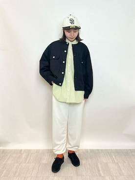 「clarks」｜「アイテム（ノーカラージャケット）」を使った、Bshopスタッフさん（レディース・162cm）の春コーディネート