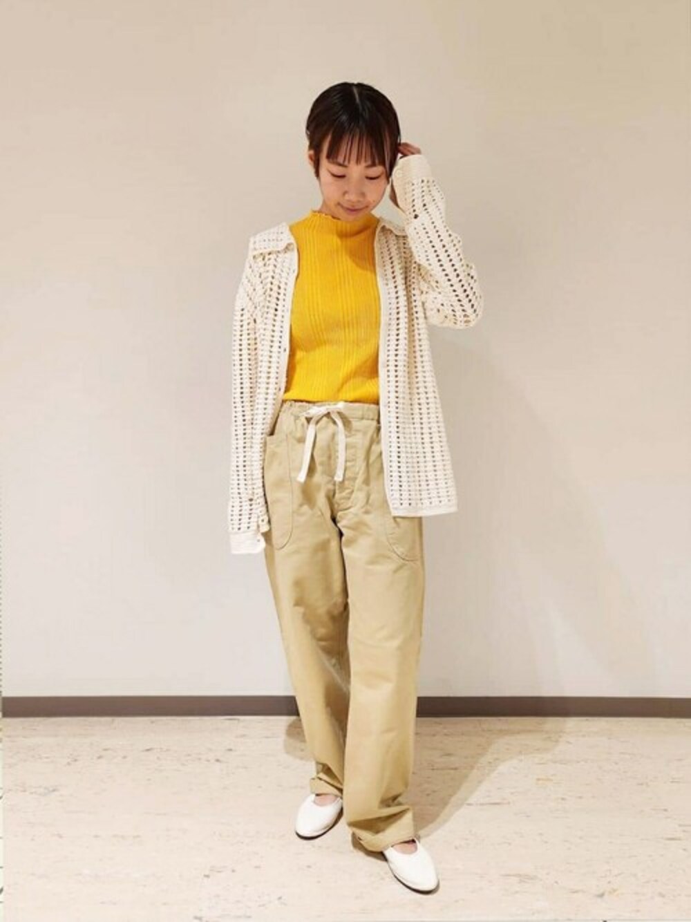 「ニット、ニットカーディガン、別注、チノパンツ、orcival、unfil、drogheria Crivellini、NITTO」｜「unfilのunfil | 〈別注〉リブニットプルオーバー WOMEN（ニット/セーター、イエロー系）」を使った、Bshopスタッフさん（レディース・157cm）の春コーディネートの1枚目の写真