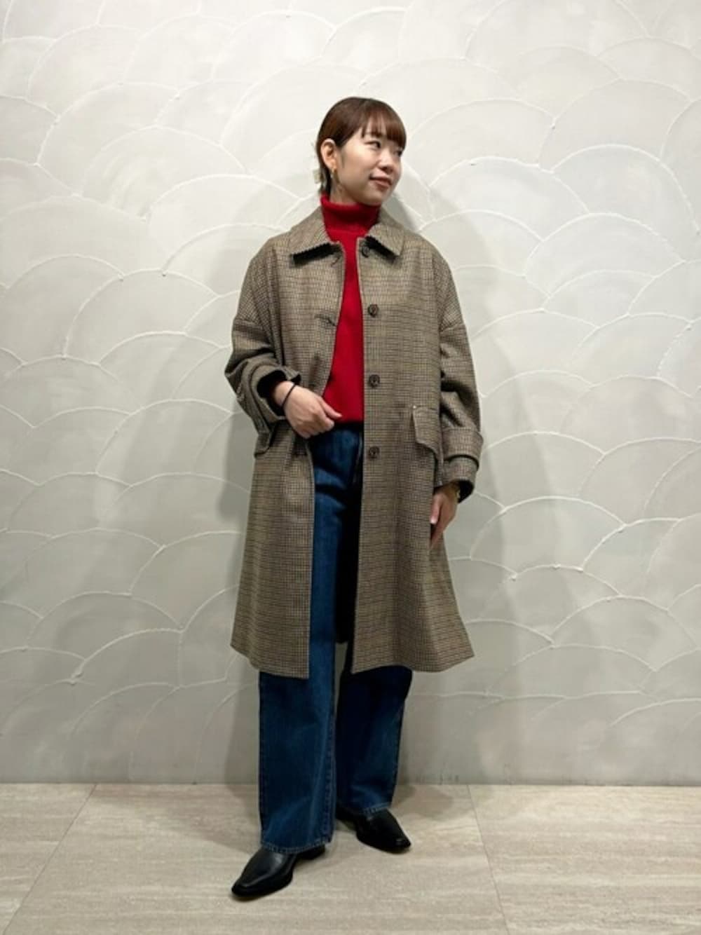 「コート、ニット、デニム、ステンカラーコート、冬コーデ、shinzone、タートルネック、トラッド、MACKINTOSH、morris&sons」｜「BshopのSouliers Martinez | レザーショートブーツ WOMEN（ブーツ、ブラック系）」を使った、Bshopスタッフさん（レディース・158cm）の冬コーディネートの1枚目の写真
