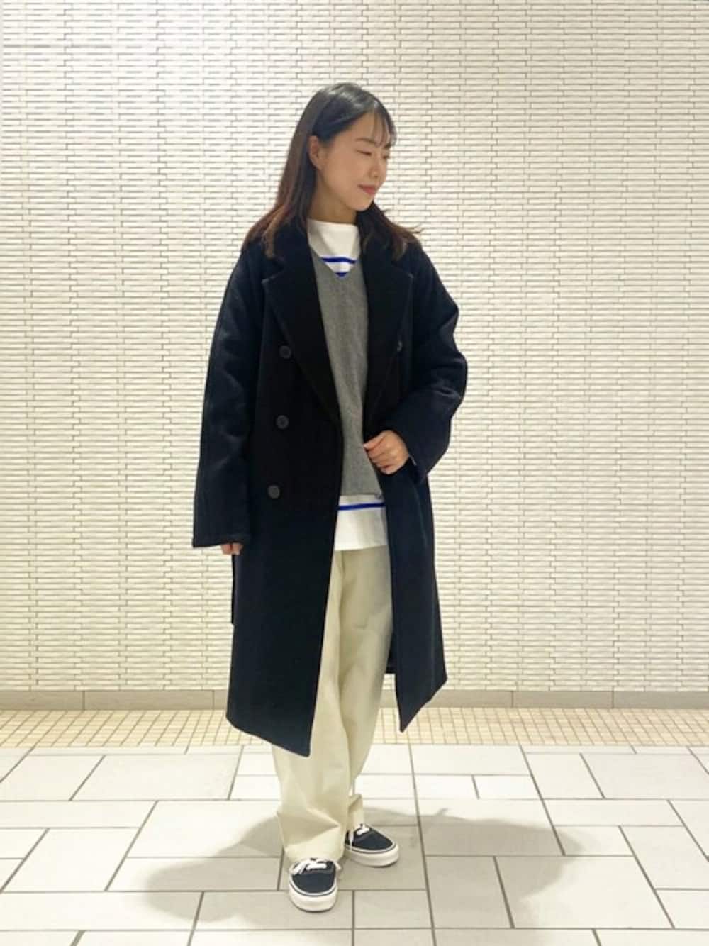 「コート、スニーカー、ニット、VANS、冬コーデ、orcival、タートルネックニット、LE GLAZIK 、ストレートパンツ」｜「ORCIVALのORCIVAL | ウールモッサ ベルテッドコート WOMEN（その他アウター、ブルー系）」を使った、Bshopスタッフさん（レディース・158cm）の冬コーディネートの1枚目の写真