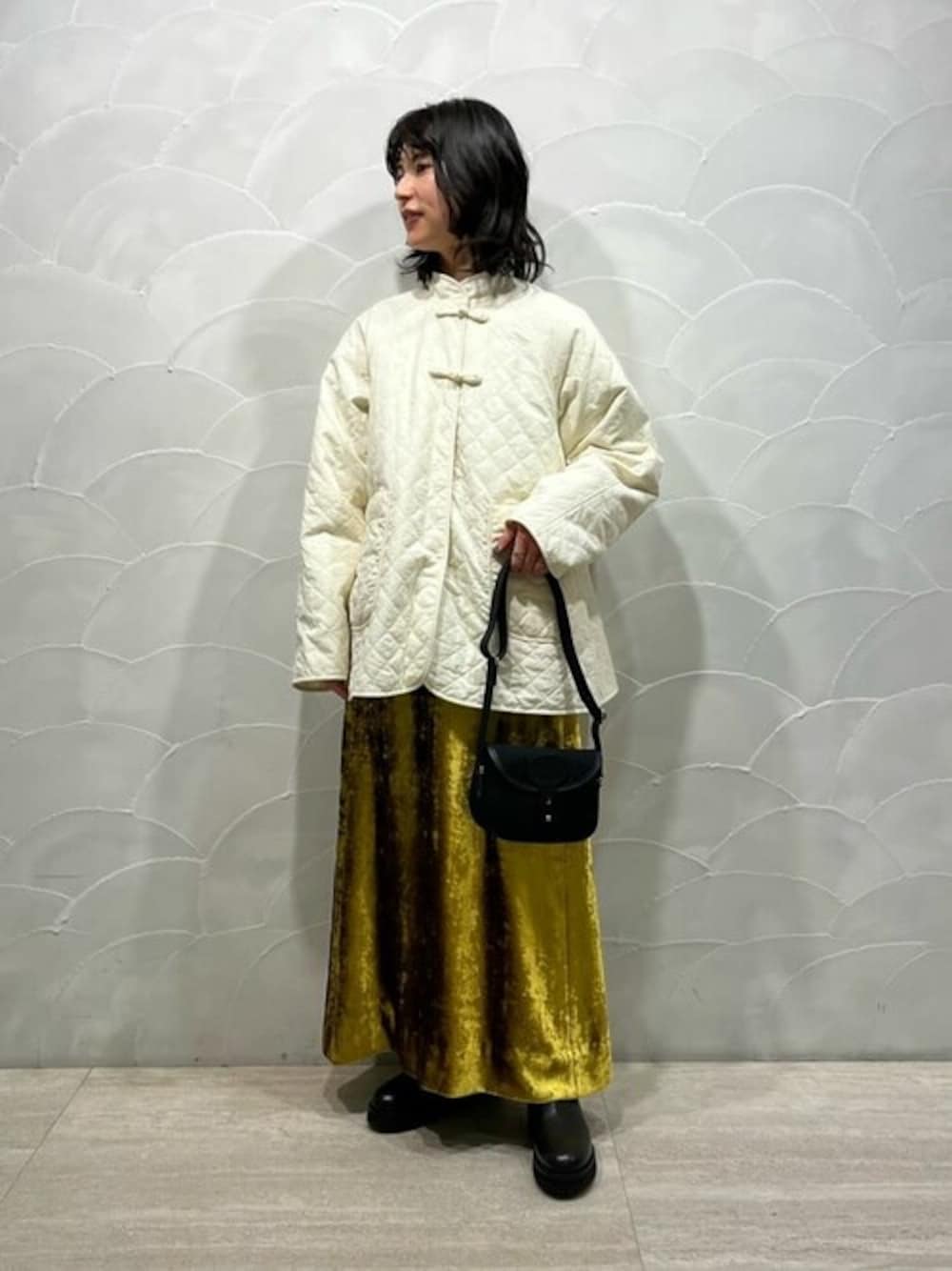 「ブルゾン、スウェット、スカート、ブーツ、冬コーデ、shinzone、BRADY、キルティングジャケット、beautiful shoes、BOWTE」｜「BEAUTIFUL SHOESのBEAUTIFUL SHOES | サイドゴアブーツ WOMEN（ブーツ、ブラック系）」を使った、Bshopスタッフさん（レディース・160cm）の冬コーディネートの1枚目の写真