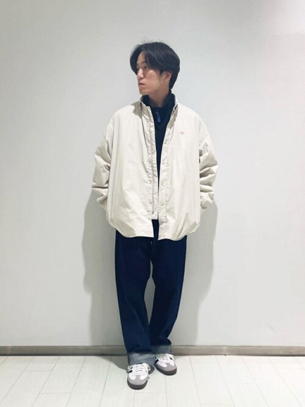 「ブルゾン、ジャケット、デニム、adidas、ベスト、orslow、Danton、リラックススタイル、SEDAN ALL-PURPOSE、24ssトレンド」｜「DANTONのDANTON | 中綿 シャツジャケット SOLID MEN（その他アウター、ベージュ系）」を使った、Bshopスタッフさん（メンズ・170cm）の冬コーディネートの1枚目の写真