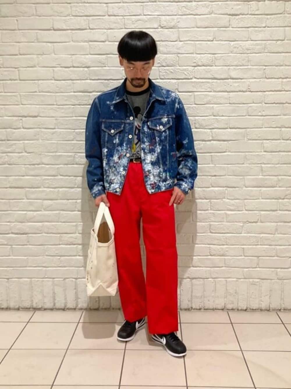 「スニーカー、トートバッグ、NIKE、デニムジャケット、Tシャツ、スラックス、LEE、shinzone、ワークスタイル、orcival」｜「NIKEのNIKE | コルテッツ MEN（スニーカー、ブラック系）」を使った、Bshopスタッフさん（メンズ・165cm）の春コーディネートの1枚目の写真