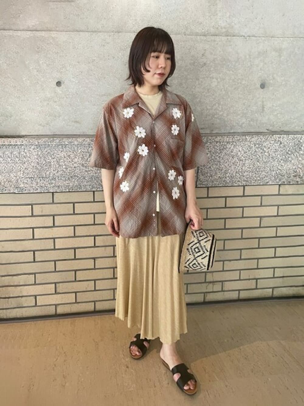 「チェック、スカート、Tシャツ、サンダル、シャツスタイル、夏コーデ、PLAKTON、unfil、NOMA t.d.、NDX」｜「PLAKTONのPLAKTON | 〈別注〉レザー フラットサンダル WOMEN（サンダル、ブラック系）」を使った、Bshopスタッフさん（レディース・160cm）の夏コーディネートの1枚目の写真