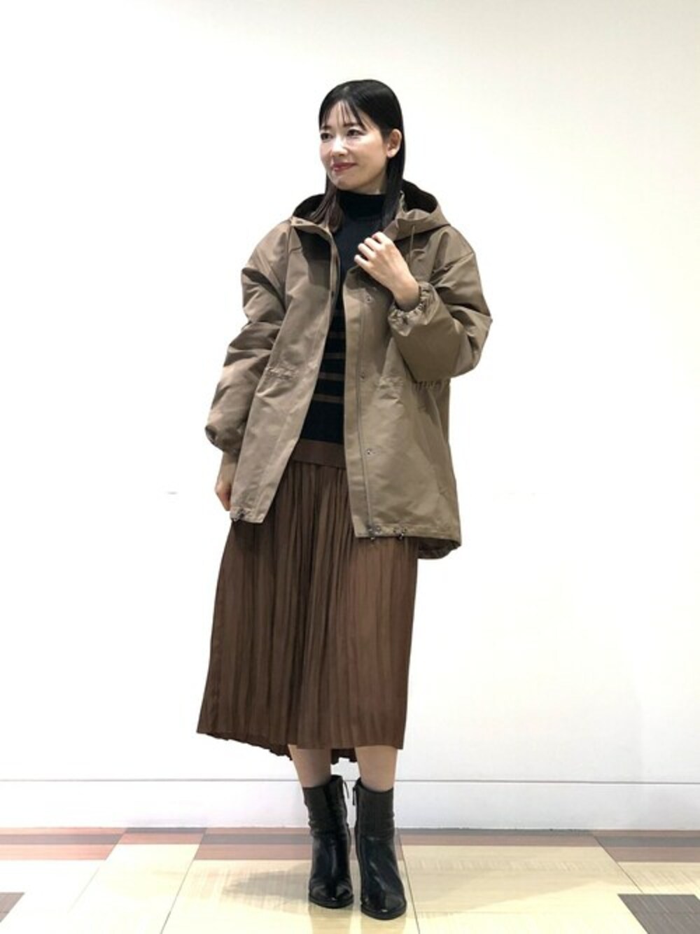 「アウター、スカート、大人カジュアル、休日スタイル、レディース、フーテッドコート、マッキントッシュロンドン」｜Rie.さん（レディース・158cm）の秋コーディネートの1枚目の写真