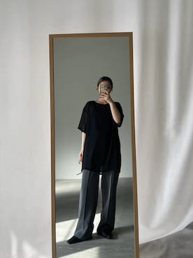 「リラックスパンツ」｜「アイテム（スラックス）」を使った、SELECT MOCA SNAPさん（レディース・162cm）の春コーディネート