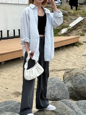 「リラックスパンツ」｜「アイテム（スラックス）」を使った、SELECT MOCA SNAPさん（レディース・162cm）の春コーディネート
