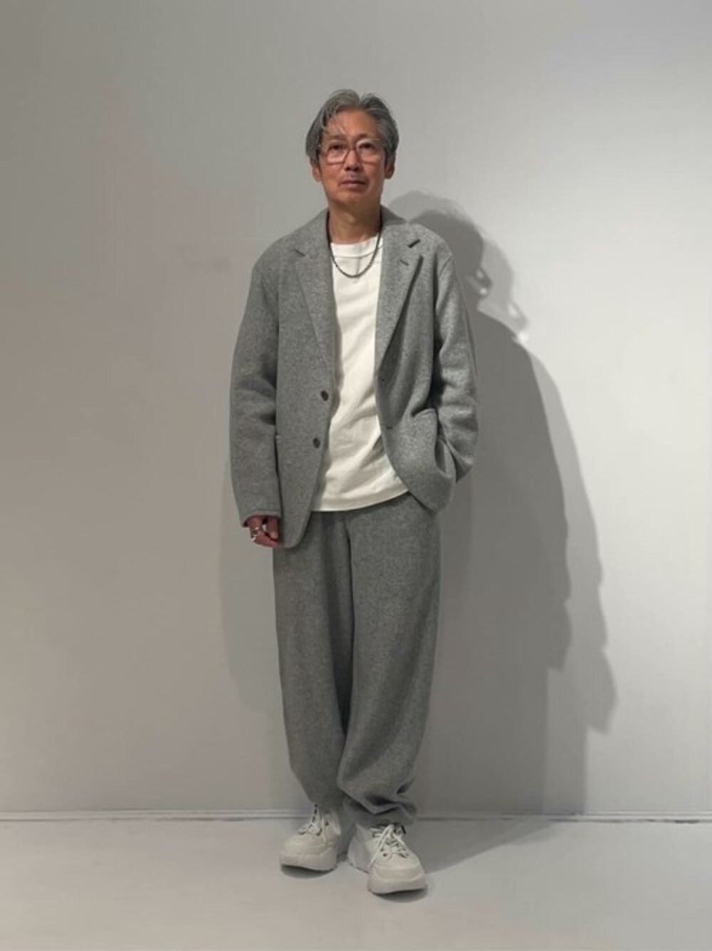 onegravityのテーラードジャケットを使った人気ファッション