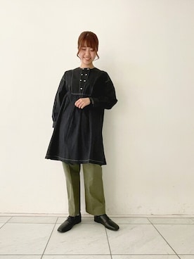 「センタープレスパンツ」｜「アイテム（その他シューズ）」を使った、ヤマシタさん（レディース・163cm）の春コーディネート