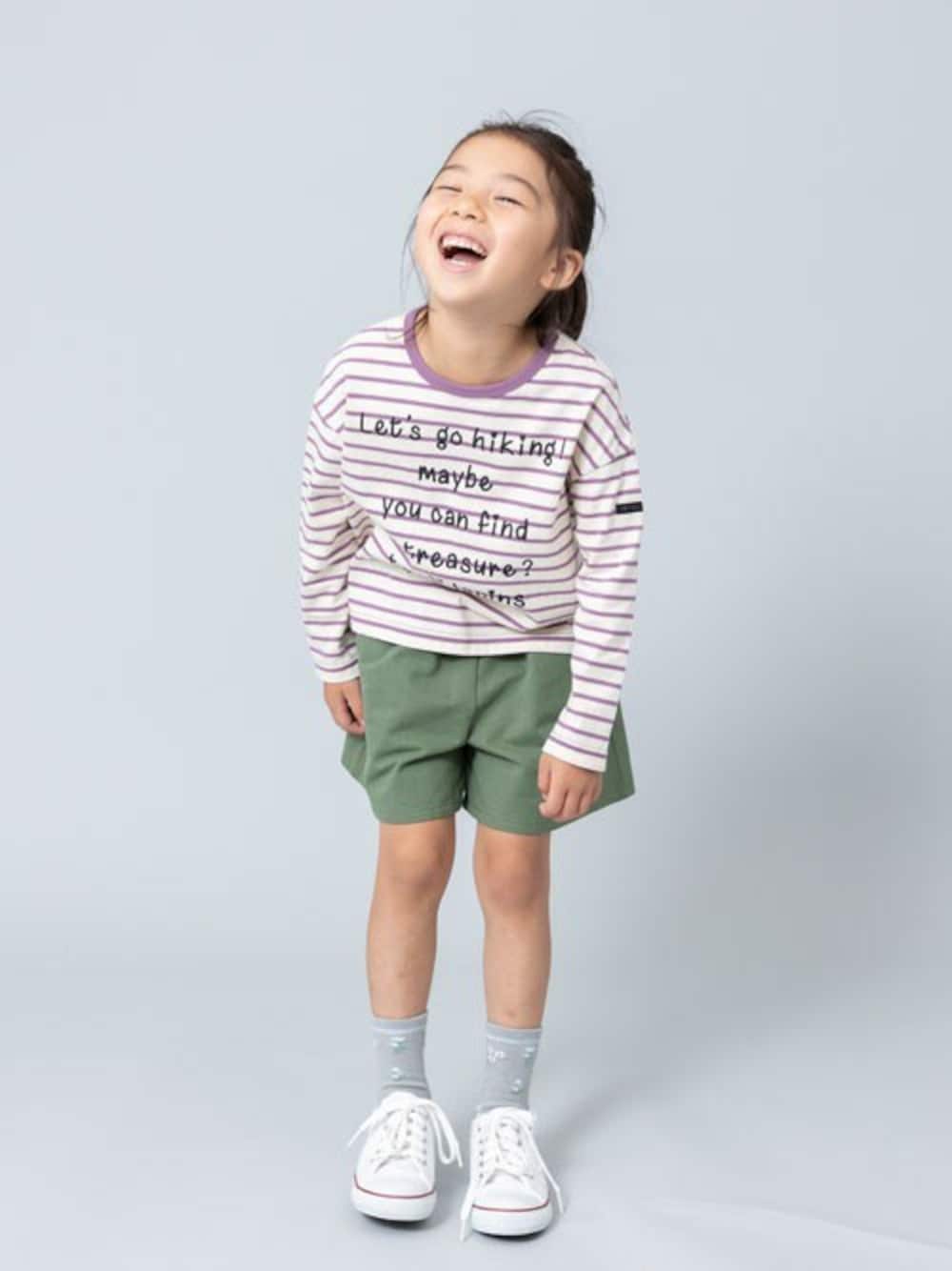 「ボーダー、ショートパンツ、キッズコーデ、キュロット、女の子、女の子コーデ、秋冬コーデ、ラパン、troislapins、トロワラパン」｜「trois lapins kpのボーダー長袖Tシャツ(110～130)（Tシャツ/カットソー、パープル系）」を使った、KPさん（キッズ・110cm）の夏コーディネートの1枚目の写真