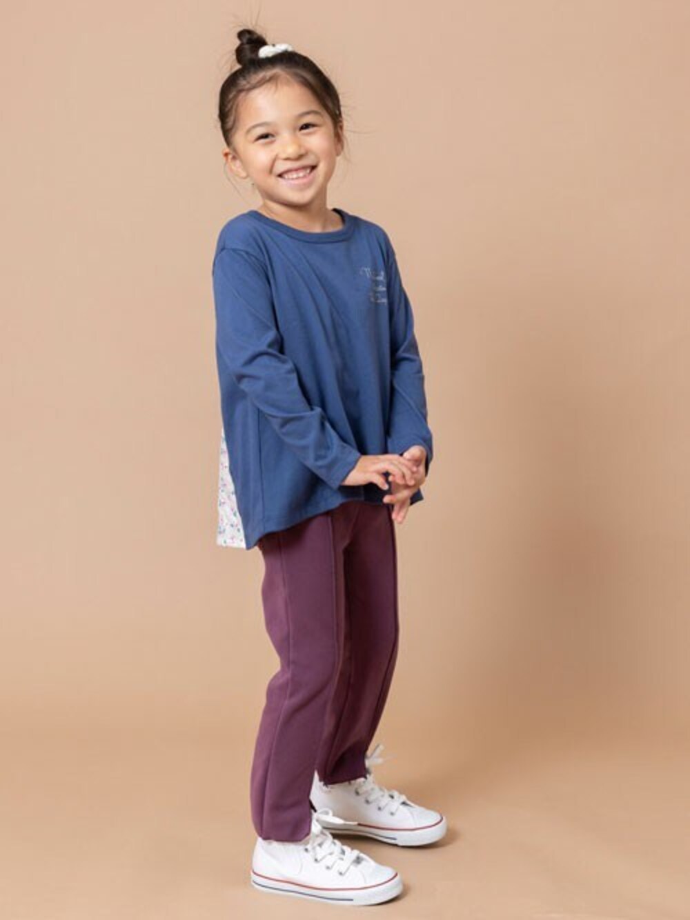 「キッズコーデ、秋コーデ、おんなのこ、トロワラパン、ケーピー」｜「trois lapins kpのTC天竺バック切替え長袖Tシャツ(100～130)（Tシャツ/カットソー、ブルー系）」を使った、KPさん（キッズ・110cm）の秋コーディネートの1枚目の写真