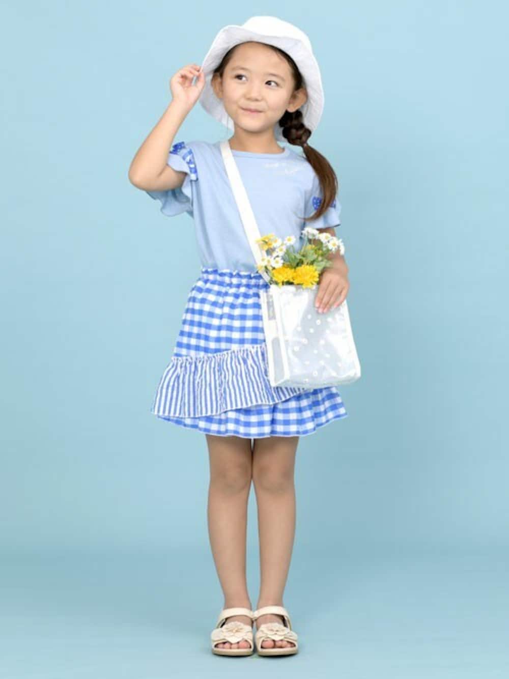 「ブルー、お出かけコーデ、キッズコーデ、ブルーコーデ、おんなのこ、ラパン、トロワラパン」｜「trois lapins kpの袖リボンモチーフ半袖Tシャツ(100～160)（Tシャツ/カットソー、ブルー系）」を使った、KPさん（キッズ・110cm）の春コーディネートの1枚目の写真