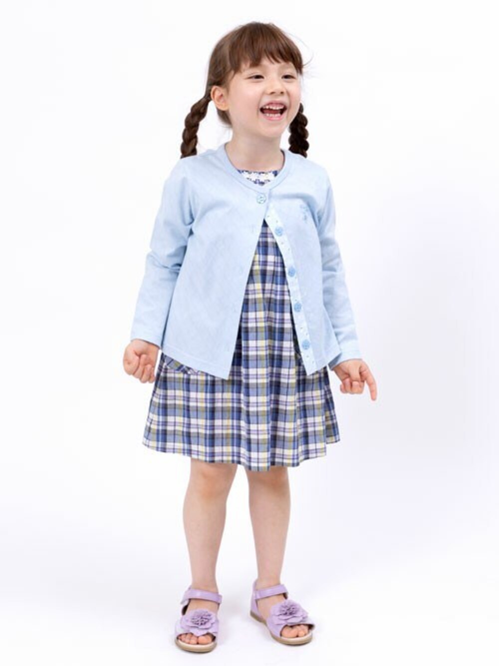 「カーディガン、ワンピース、キッズコーデ、羽織り、女の子、KP、ケーピー、防汚加工」｜「KPのTioTio抗ウィルス加工/ダイヤジャガード天竺の前ボタンカーディガン(100～130)（カーディガン/ボレロ、ブルー系）」を使った、KPさん（キッズ・107cm）の春コーディネートの1枚目の写真