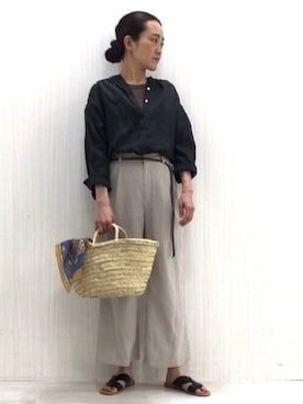 「リネンシャツ」｜「アイテム（財布/小物）」を使った、Yokoさん（レディース・158cm）の春コーディネート