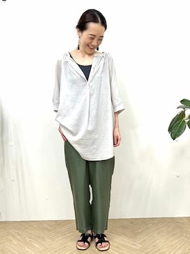 「アイテム（タンクトップ、グレー系）」を使った、Yokoさん（レディース・158cm）の夏コーディネート