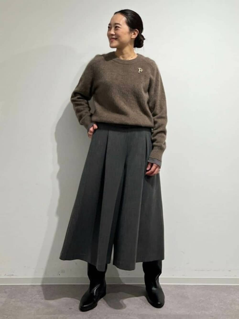 「ニット、ブーツ、シンプル、冬コーデ、大人カジュアル、お出かけコーデ、大人コーデ、上品カジュアル、スカーチョ、骨格ナチュラル」｜「human womanの◆ヤクへアリープルオーバー（ニット/セーター、ベージュ系）」を使った、Yokoさん（レディース・158cm）の冬コーディネートの1枚目の写真