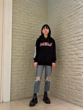 「HYSTERIC GLAMOUR（ヒステリックグラマー）のSNAKE LOOP 8分丈クラッシュデニムパンツ（デニムパンツ）」を使った、ゆうかさん（レディース・164cm）の秋コーディネート
