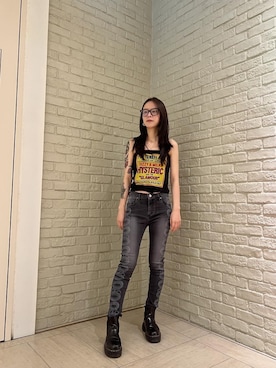 「HYSTERIC GLAMOUR（ヒステリックグラマー）のSNAKE LOOP スキニーデニムパンツ（デニムパンツ、ブラック系）」を使った、ゆうかさん（レディース・164cm）の夏コーディネート