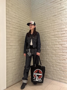 「HYSTERIC GLAMOUR（ヒステリックグラマー）のロゴスタッズ フラグメントケース（財布、ブラック系）」を使った、ゆうかさん（レディース・164cm）の秋コーディネート