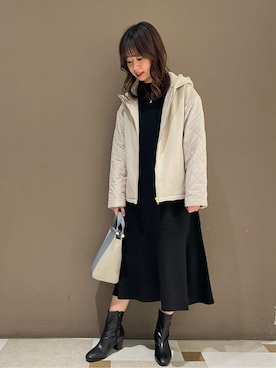 「黒ワンピ」｜「アイテム（財布/小物）」を使った、a.v.v本社スタッフさん（レディース・156cm）の冬コーディネート
