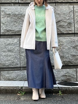 「ロゴニット」｜「アイテム（ノーカラーコート）」を使った、a.v.v本社スタッフさん（レディース・159cm）の冬コーディネート