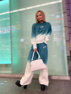 「スエット」｜「アイテム（スウェットパンツ）」を使った、GUESS JAPANさん（レディース・155cm）の春コーディネート
