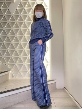 「Guess（ゲス）のアイテム（ジャージ）」を使った、GUESS JAPANさん（レディース・162cm）の春コーディネート