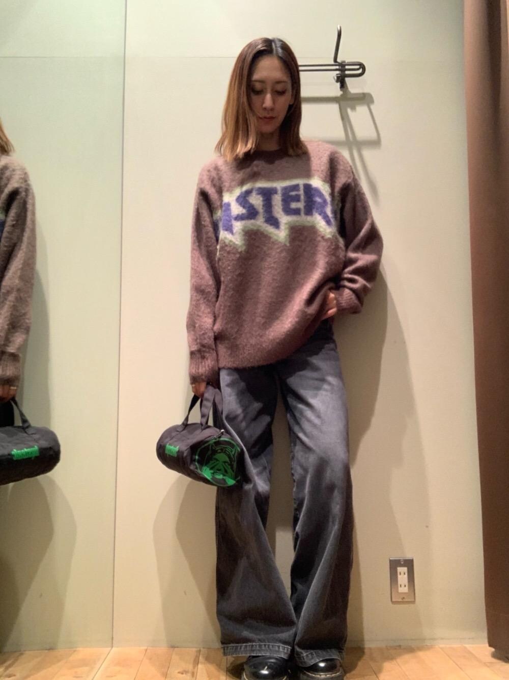 「デニム、バッグ、ヒステリックグラマー、秋コーデ、HYSTERIC GLAMOUR、ニット 、ワイドパンツ 」｜「HYSTERIC GLAMOURのデニムワイドパンツ（デニムパンツ、ブラック系）」を使った、kanaさん（レディース・172cm）の秋コーディネートの1枚目の写真