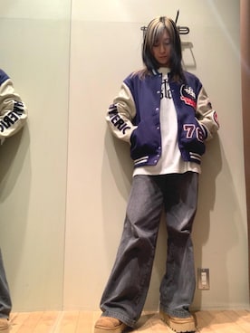 「バックプリント」｜「アイテム（デニムパンツ）」を使った、kanaさん（レディース・172cm）の冬コーディネート