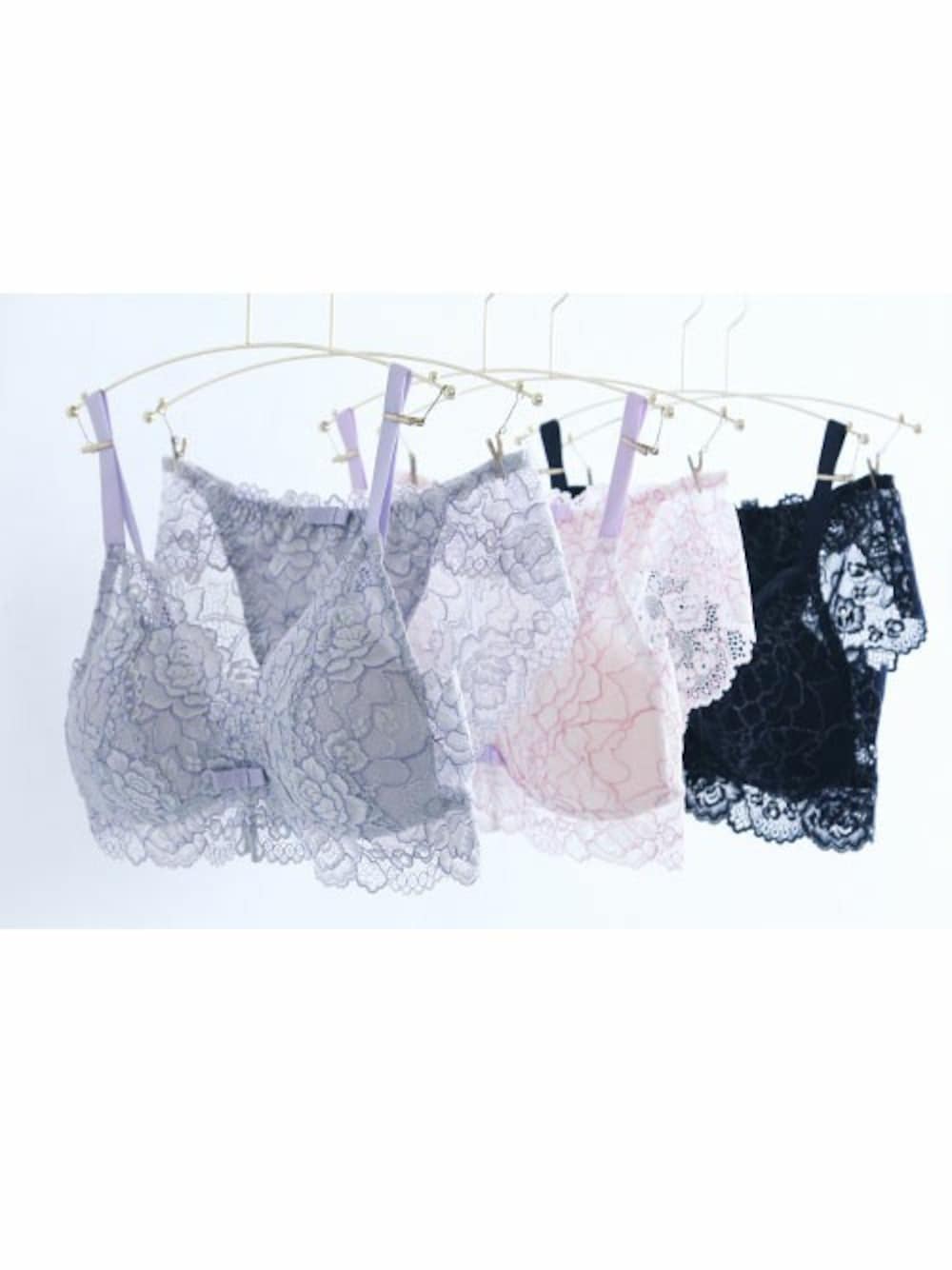 「ホワイト、ピンク、ネイビー、レース、ショーツ、30代、大人かわいい、ブラレット、20代、リラクシー」｜「FLORINA BEAUTEの二浴染め ナチュラル 下厚シームレスカップ ブラレット＆ショーツセット（ブラ&ショーツ、ホワイト系）」を使った、blooming FLORA　STAFFさん（レディース）の春コーディネートの1枚目の写真
