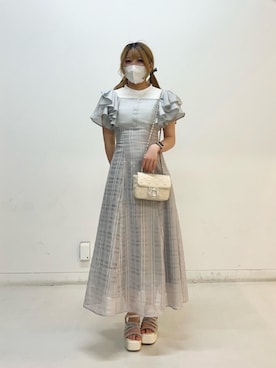 「MAJESTIC LEGON（マジェスティックレゴン）のシャイニークリアクロスサンダル（サンダル、シルバー系）」を使った、ふうかさん（レディース・156cm）の夏コーディネート