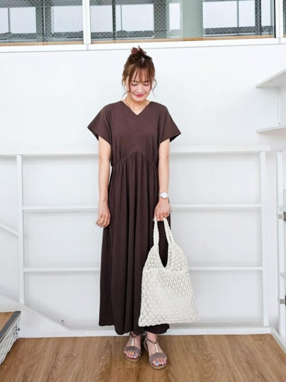 「休日コーデ、レディース、ママコーデ、夏物、ゆるシルエット、おでかけ服、アラフォーコーデ、骨格ウェーブ、ブルベ」｜「DRESKIPの【前後2WAY】楊柳フレンチワンピース（ワンピース、ブラウン系）」を使った、ゆゆさん（レディース・161cm）の夏コーディネートの1枚目の写真