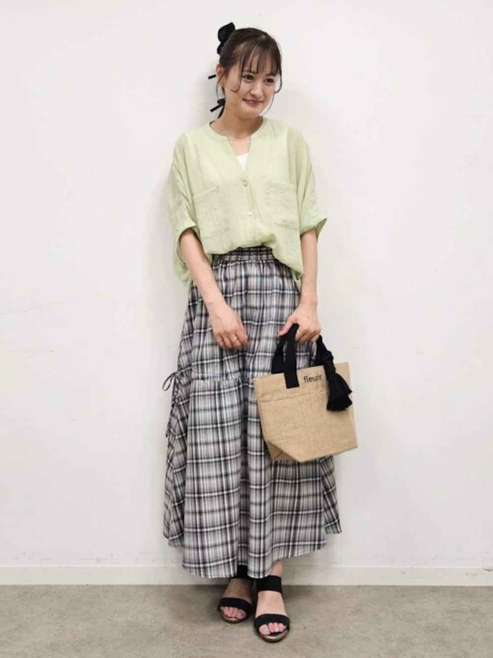 「大人カジュアル、プチプラ、休日コーデ、レディース、体型カバー、ゆるシルエット、30代コーデ、おでかけ服、骨格ウェーブ、ブルベ」｜「Cutie Blondeの程よいシアー感 ポケットドルマン5分袖シャツ（シャツ/ブラウス、グリーン系）」を使った、ゆゆさん（レディース・161cm）の夏コーディネートの1枚目の写真