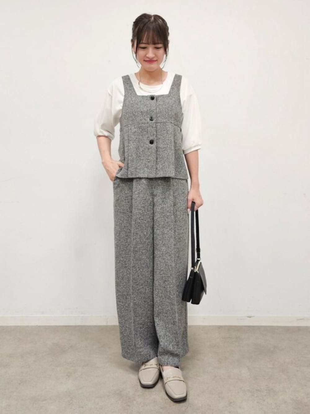 「大人カジュアル、プチプラ、オフィスカジュアル、秋物、30代コーデ、おでかけ服、骨格ウェーブ、秋と冬、ブルベ、参観日・保護者会」｜「DRESKIPの【S-LL/ひんやり】大人の5分袖 プリントTシャツ（Tシャツ/カットソー、ホワイト系）」を使った、ゆゆさん（レディース・161cm）の秋コーディネートの1枚目の写真