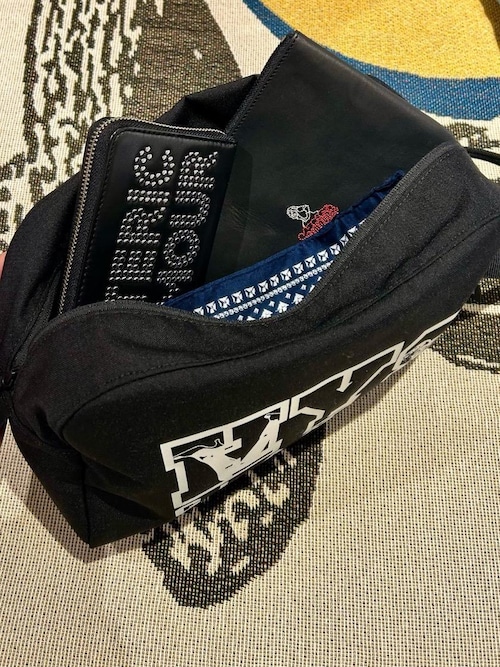 LOGO STUDS ロングウォレット（財布）｜HYSTERIC GLAMOUR