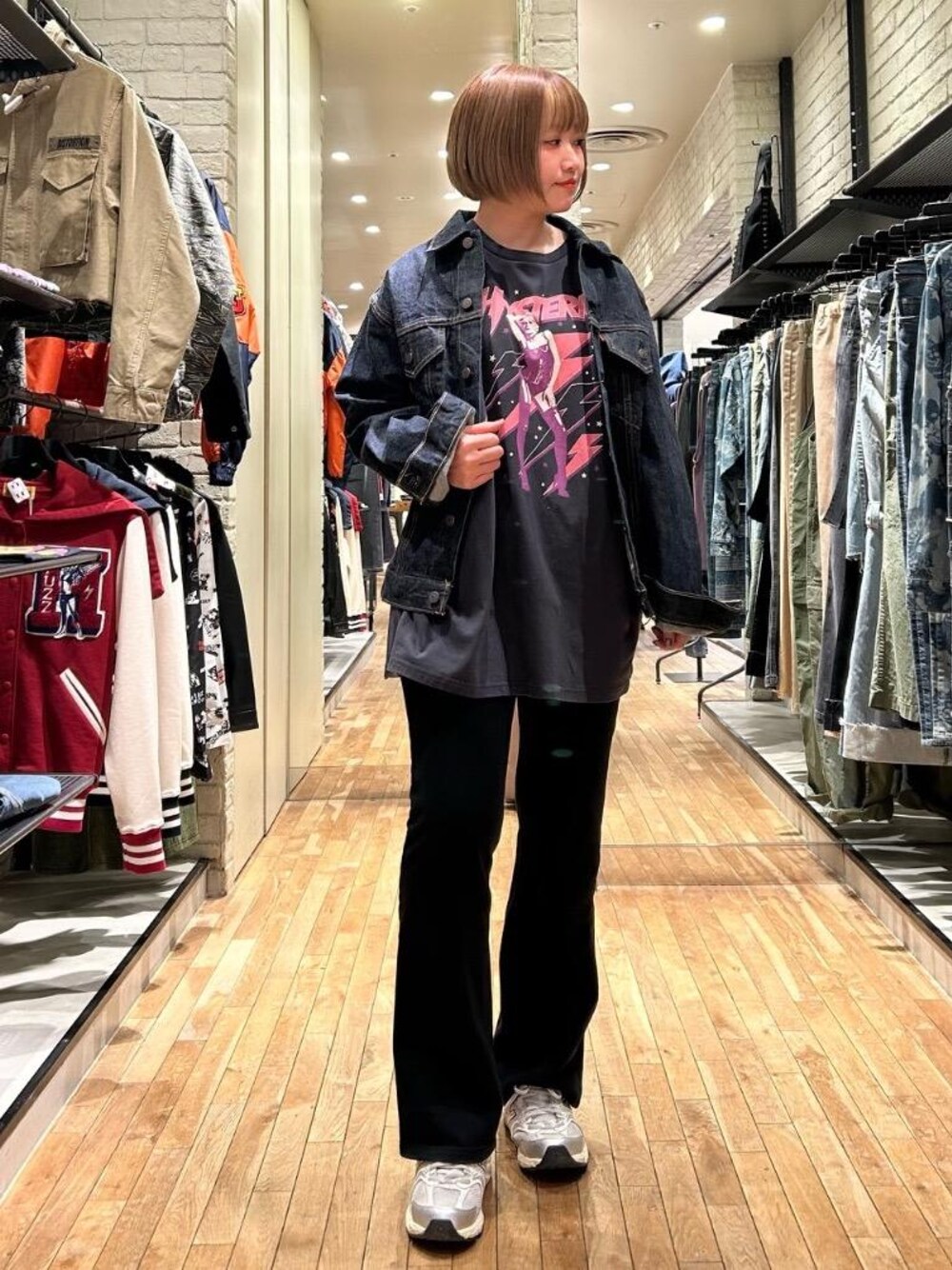 HYSTERIC GLAMOURのデニムジャケットを使った「スウェットパンツ」の