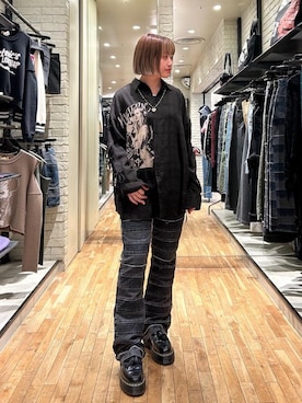 「HYSTERIC GLAMOUR（ヒステリックグラマー）のスクラッチフレアデニムパンツ（デニムパンツ、ブラック系）」を使った、mariko.tさん（レディース・161cm）の春コーディネート