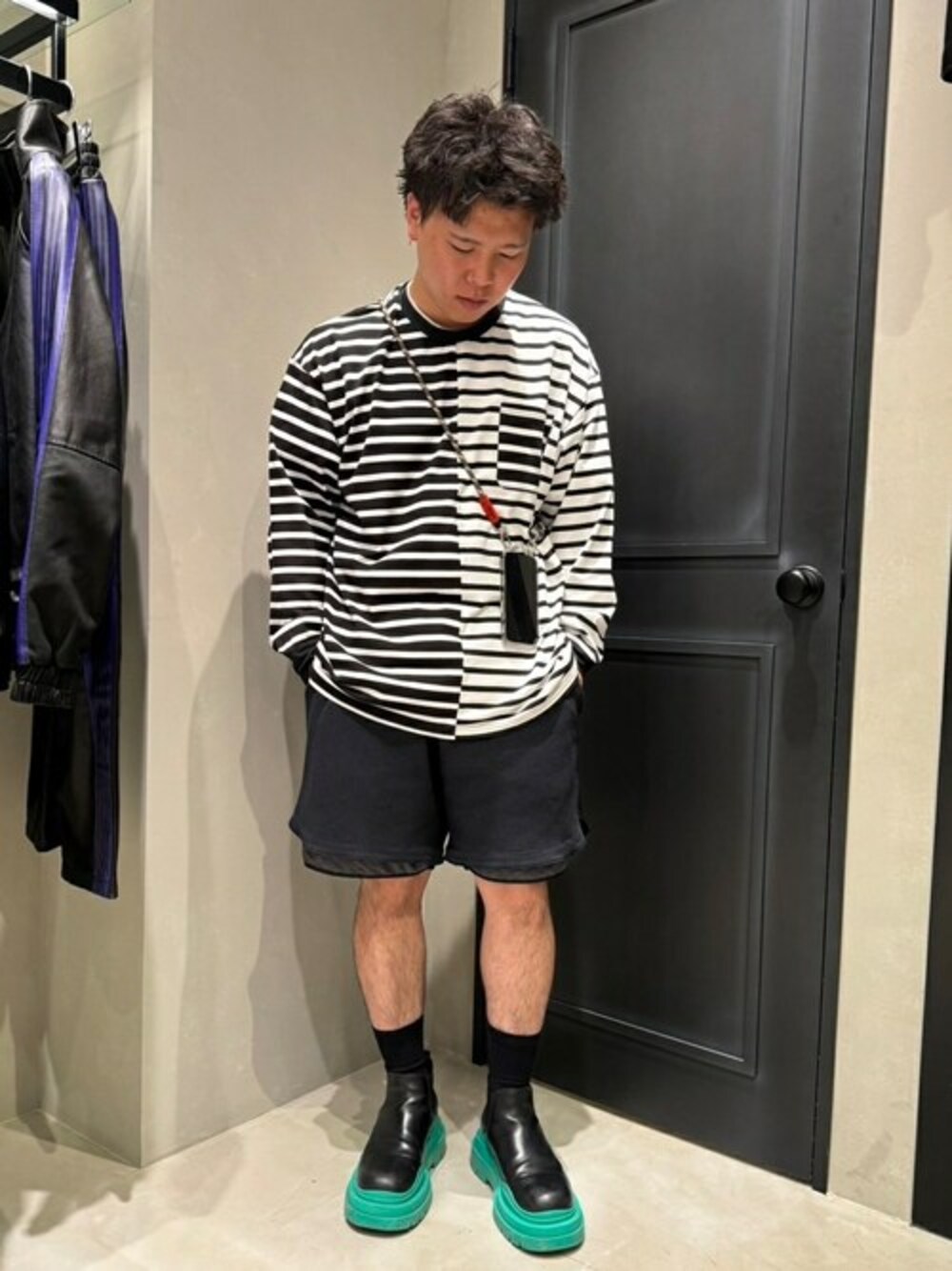 「ボーダー、別注、BEAVER、札幌、セレクトショップ、BEAVER別注、札幌ステラプレイス、Topologie、CMF Outdoor Garment、BEAVER札幌」｜「CMF OUTDOOR GARMENTのCMF OUTDOOR GARMENT/シーエムエフ アウトドアガーメント 別注BORDER TEE L/S（Tシャツ/カットソー、ホワイト系）」を使った、後藤 翔さん（メンズ・171cm）の夏コーディネートの1枚目の写真