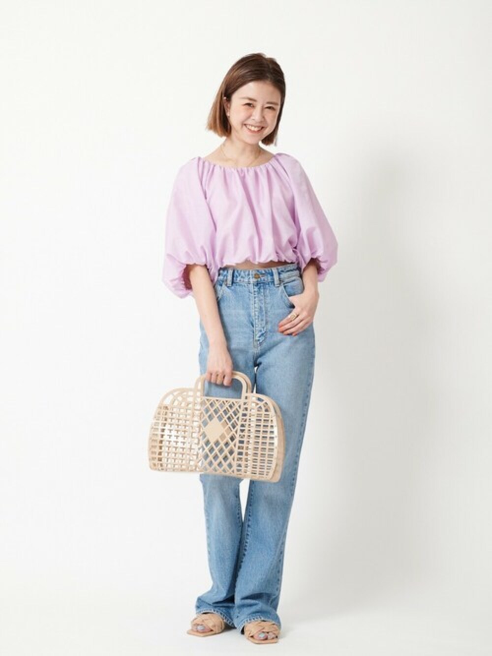 「デニム、パープル、ショート丈トップス、バルーンスリーブ、ubyspickspan」｜「U by SPICK&SPANのバルーンショートブラウス◆（シャツ/ブラウス、パープル系）」を使った、Moeさん（レディース・161cm）の春コーディネートの1枚目の写真