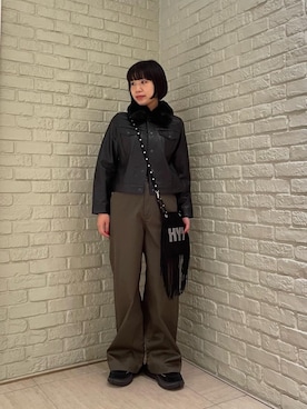 「HYSTERIC GLAMOUR（ヒステリックグラマー）のロゴスタッズ フリンジミニバッグ（ショルダーバッグ）」を使った、OKUDAさん（レディース・161cm）の秋コーディネート