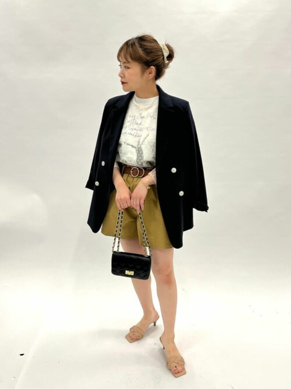 「ショートパンツ、サンダル、シアートップス、ubyspickspan」｜「U by SPICK&SPANのシアードットプルオーバー◆（シャツ/ブラウス、ホワイト系）」を使った、karinさん（レディース・158cm）の春コーディネートの1枚目の写真