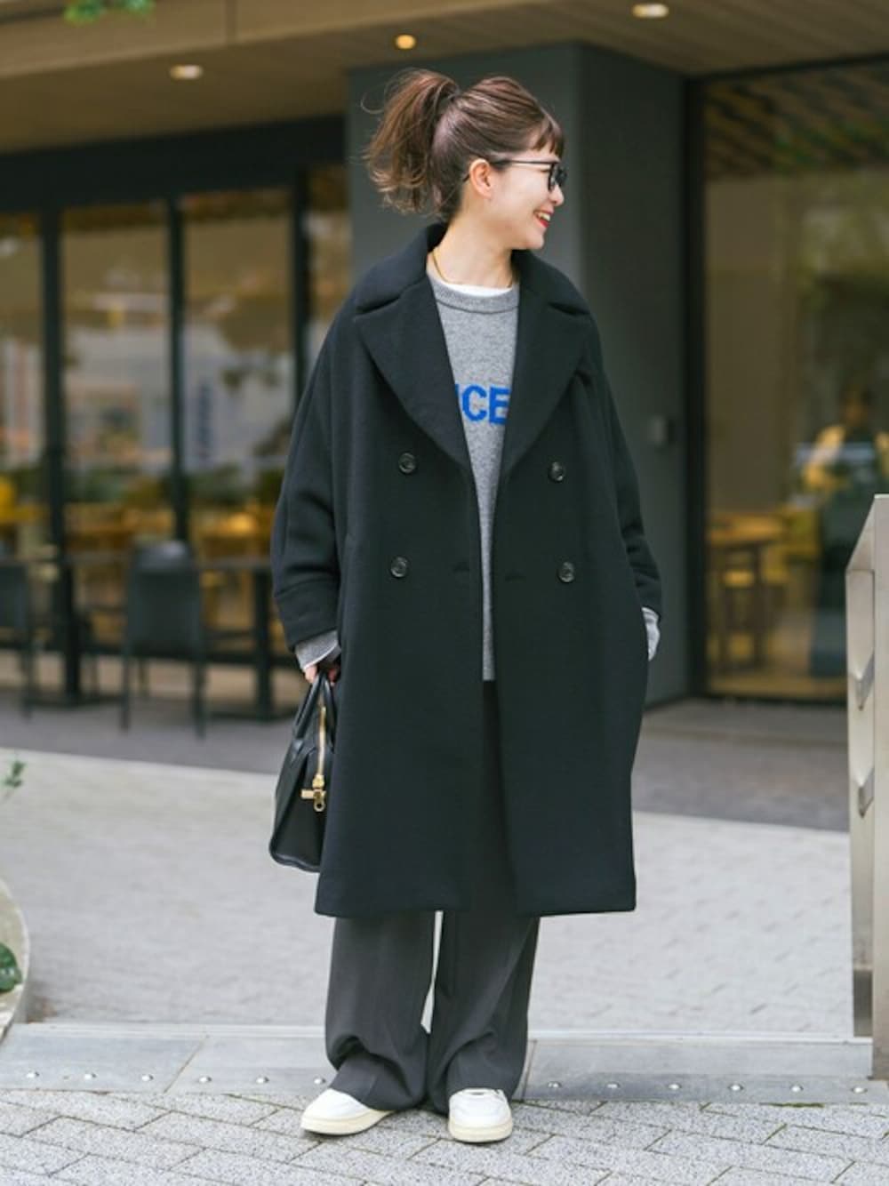 「コート、スラックス、ウールコート、冬コーデ、ワイドパンツ、スピック＆スパン、Spick & Span(Spick & Span)、30代コーデ、イエベ秋」｜「Spick & Spanの≪追加≫TICCA / ティッカ テントコート 0243410231（ピーコート、ブラック系）」を使った、RIKAさん（レディース・160cm）の秋コーディネートの1枚目の写真