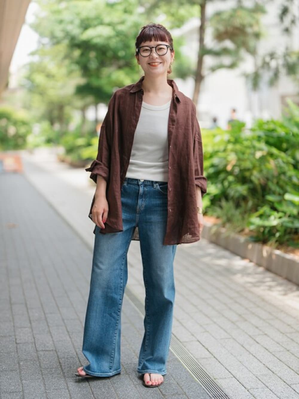 「リネン、シャツスタイル、Spick & Span(Spick & Span)」｜「Spick & Spanの《追加3》80リネンカシュクールビッグシャツ（シャツ/ブラウス、ブラウン系）」を使った、RIKAさん（レディース・160cm）の夏コーディネートの1枚目の写真