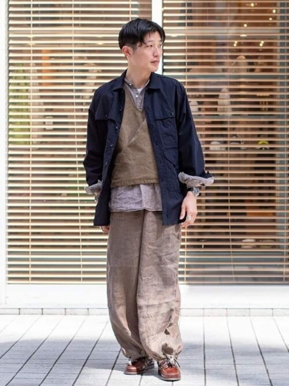 「レイヤードスタイル、Paraboot、シャツスタイル、春夏コーデ、BENRUS」｜「BEAMS PLUSのBEAMS PLUS / コンフォート クロス アドベンチャー シャツ（シャツ/ブラウス、ブルー系）」を使った、BEAMS PLUSさん（メンズ・175cm）の春コーディネートの1枚目の写真