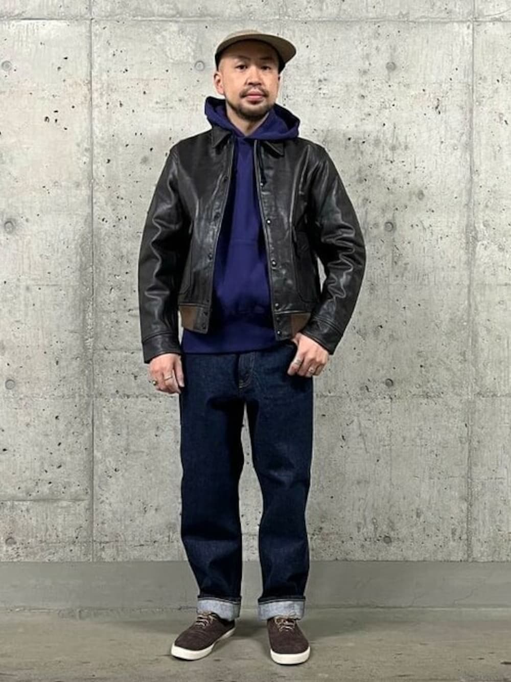 「スニーカー、デニム、レザー、冬コーデ、シンプルコーデ、loopwheeler、Sperry Top-Sider、私の推しブランド」｜「BEAMS PLUSのBEAMS PLUS / ミリタリー レザー ブルゾン（ブルゾン、ブラウン系）」を使った、BEAMS PLUSさん（メンズ・171cm）の冬コーディネートの1枚目の写真