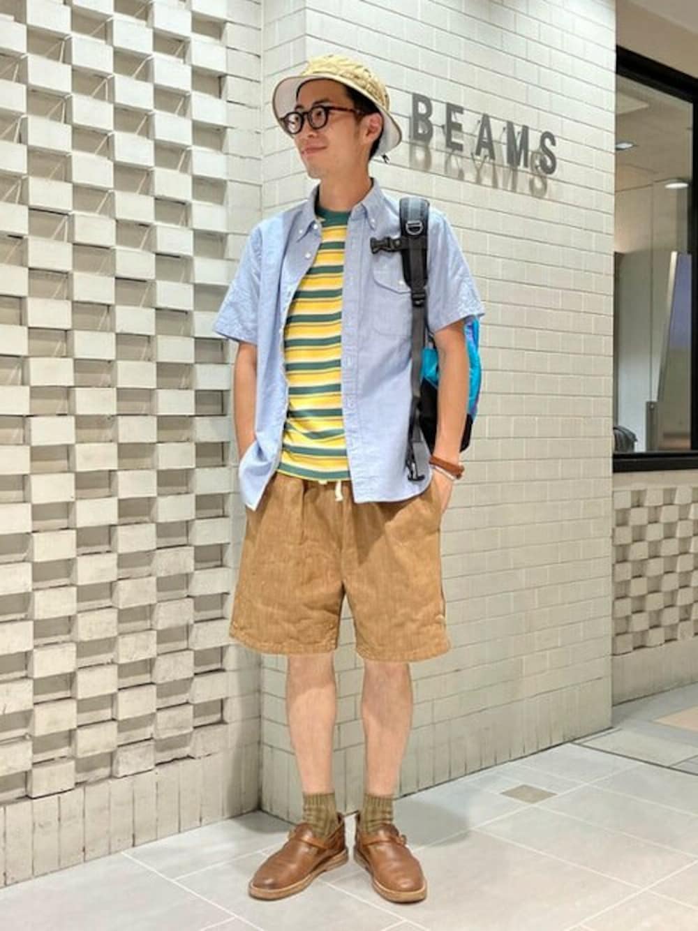 「ボーダー、ショートパンツ、Gregory、フェススタイル、お出かけコーデ、メガネ男子、夏セールで買いました、カラー×コーデ」｜「BEAMS PLUSのBEAMS PLUS / オックスフォード ショートスリーブ ボタンダウン シャツ（シャツ/ブラウス、ブルー系）」を使った、BEAMS PLUSさん（メンズ・170cm）の夏コーディネートの1枚目の写真